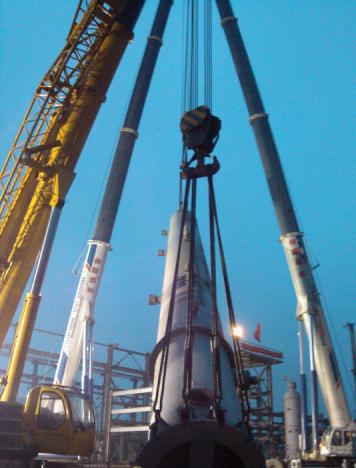 安裝制造分公司承建的臨高化工核心設備吊裝成功
