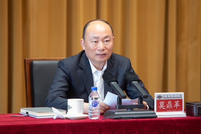 青春化學(xué) 實(shí)干爭(zhēng)先丨莫鼎革向全體團(tuán)員青年致以節(jié)日問候