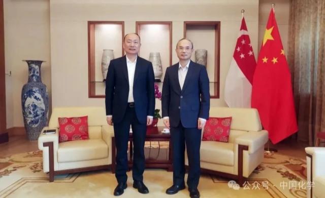 莫鼎革與中國駐新加坡大使曹忠明舉行會(huì)談并在新開展系列商務(wù)活動(dòng)