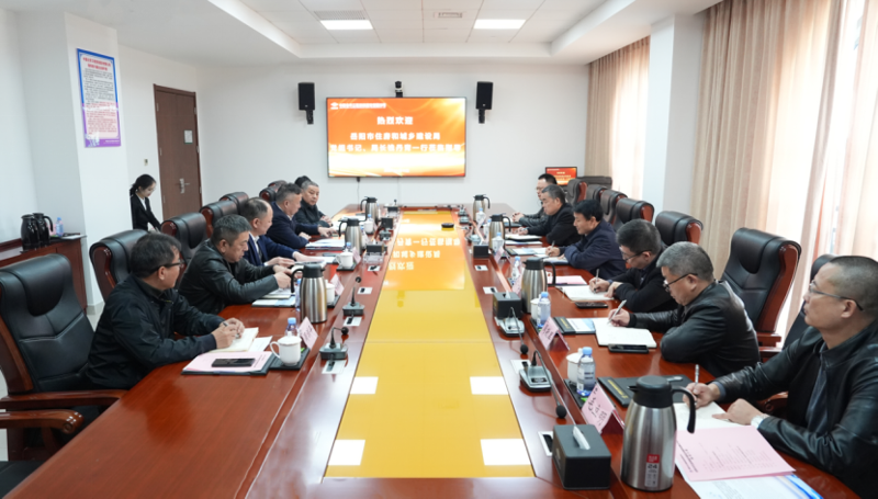 周鴻與岳陽市住建局黨組書記、局長錢丹青舉行工作會談