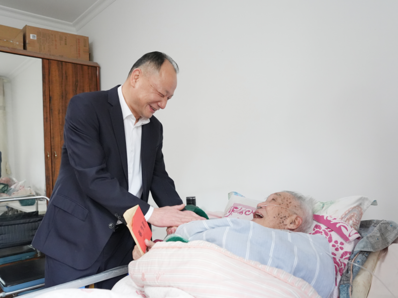 四化建黨委開展春節(jié)走訪慰問活動(dòng)